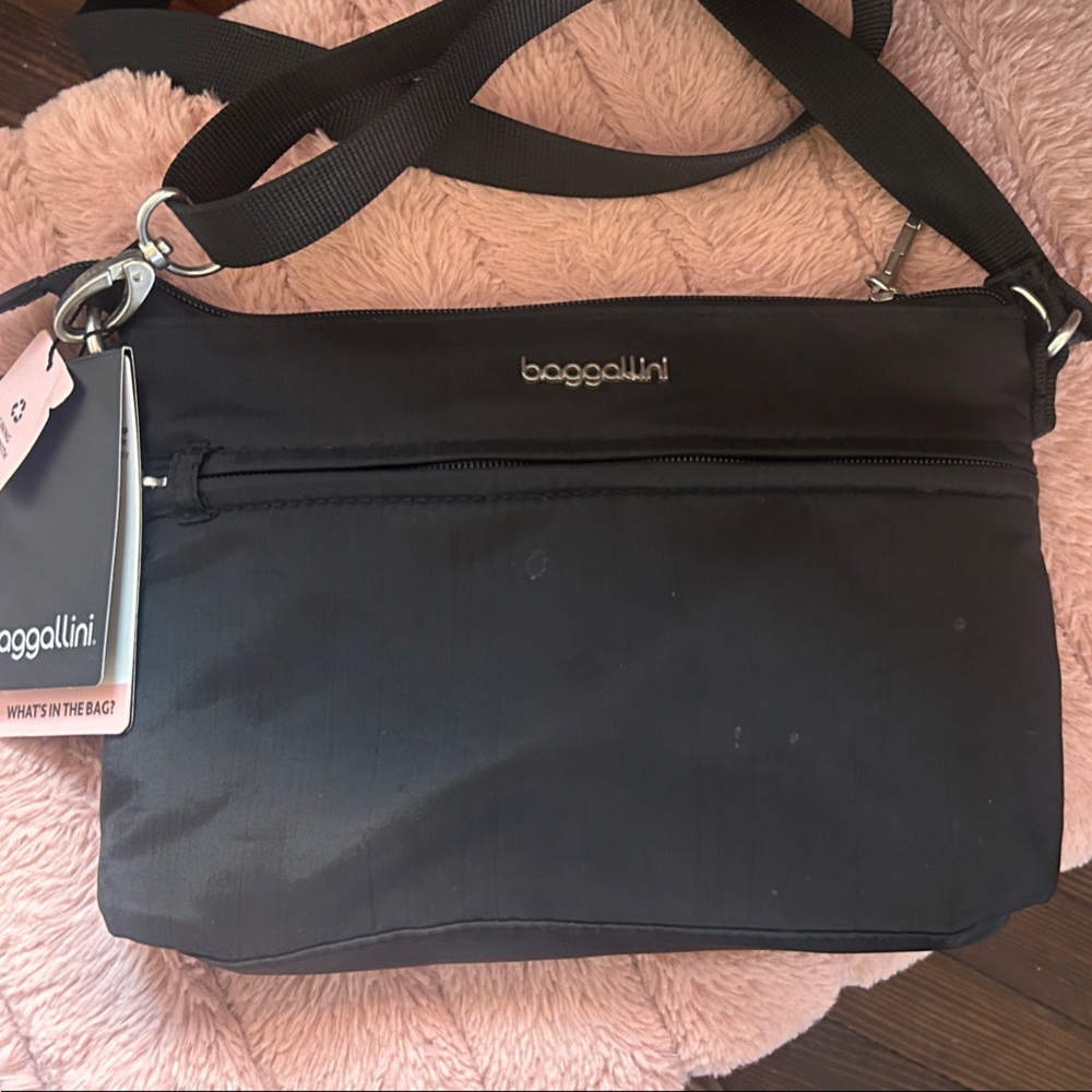 Baggallini Sleek Black Messenger Bag
